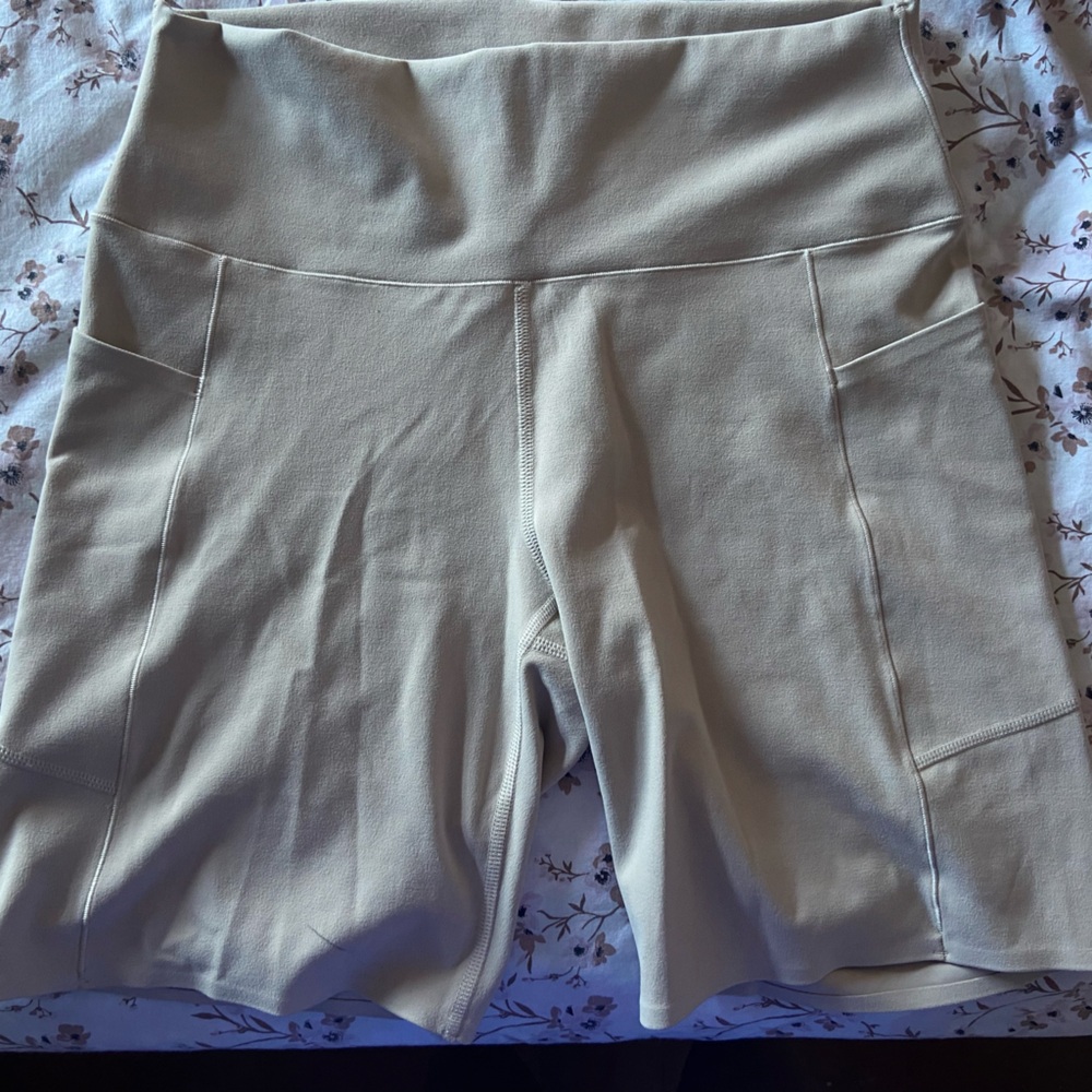 Uniqlo biking shorts